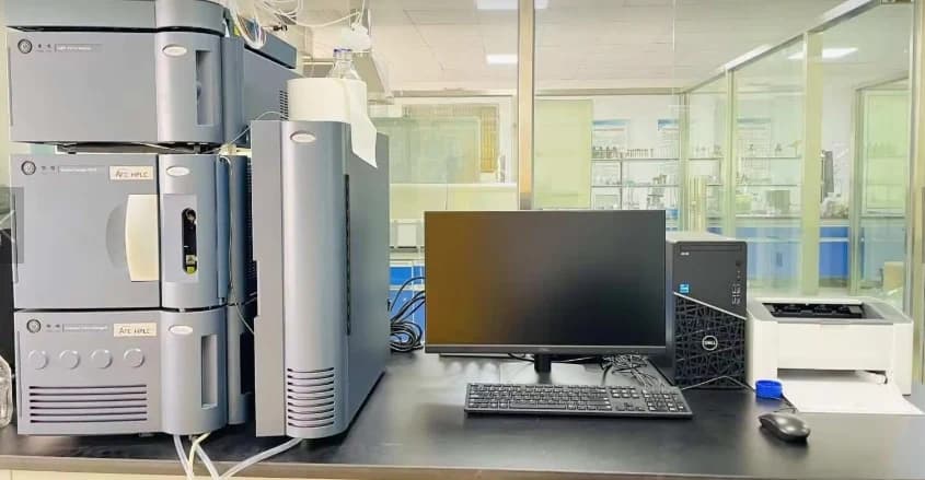 HPLC instrument and workstation in a laboratory